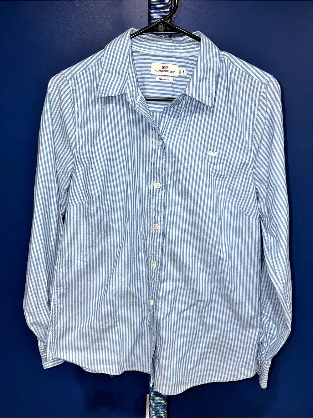 Vineyard Vines- Blue & White Striped Button-Down Size 6 (M)